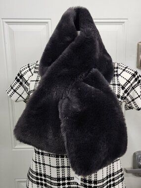 New Ann Taylor Black Faux Fur Pull Through Scarf